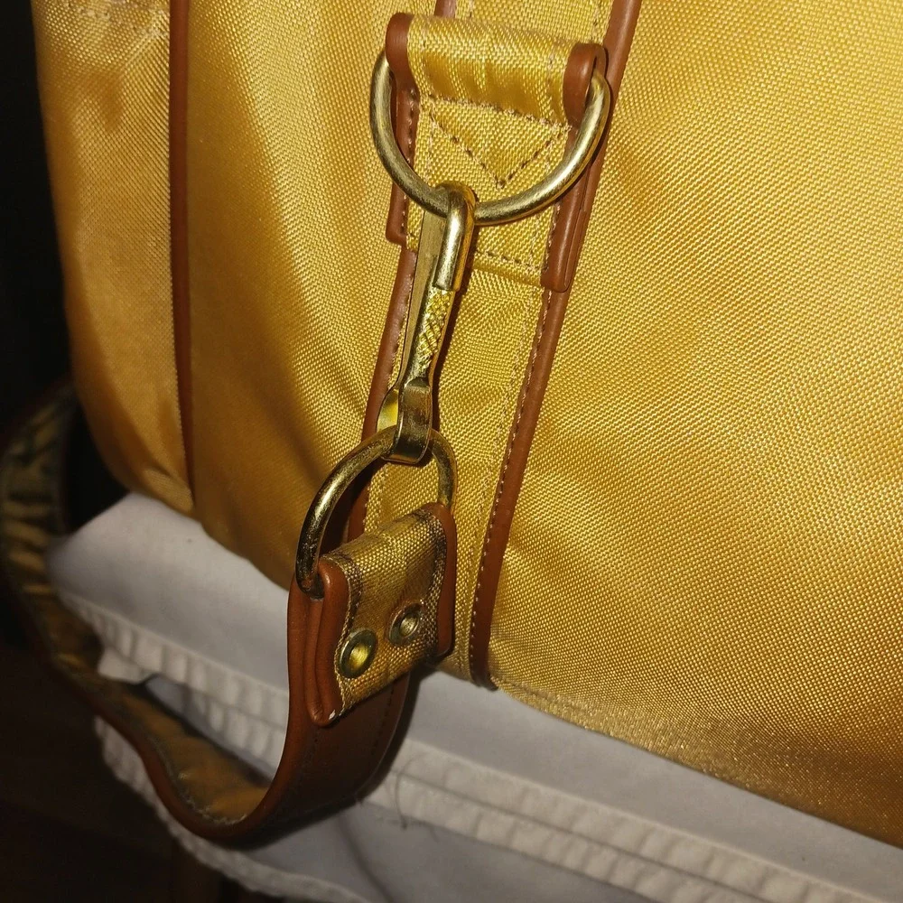 Unbranded vintage gold